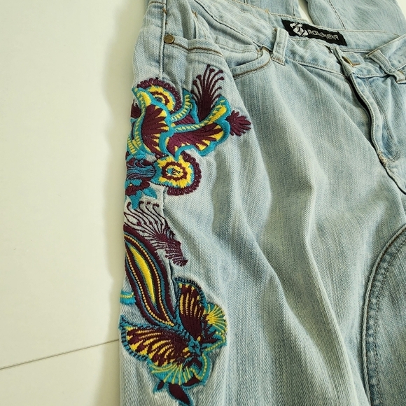 ROCAWEAR Women's Size 9 Light Wash Embroidered Blue Jeans - Picture 5 of 7